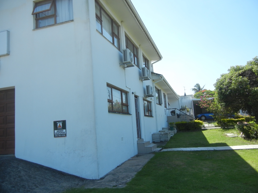 9 Bedroom Property for Sale in Sunnyridge Eastern Cape